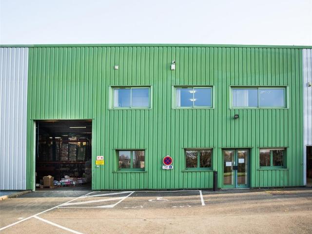 Local Commercial location à Nevers, Magny-cours