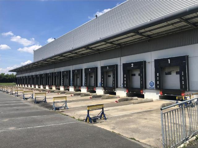Local Commercial location à Les Hauts Chemins, Meung-sur-Loire