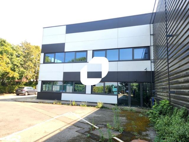 Local Commercial location à Versailles, Montigny-le-bretonneux