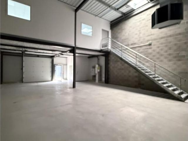 Local Commercial location à Toulouse, Cugnaux