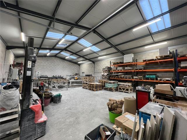 Local Commercial location à Roanne, Saint-léger-sur-roanne