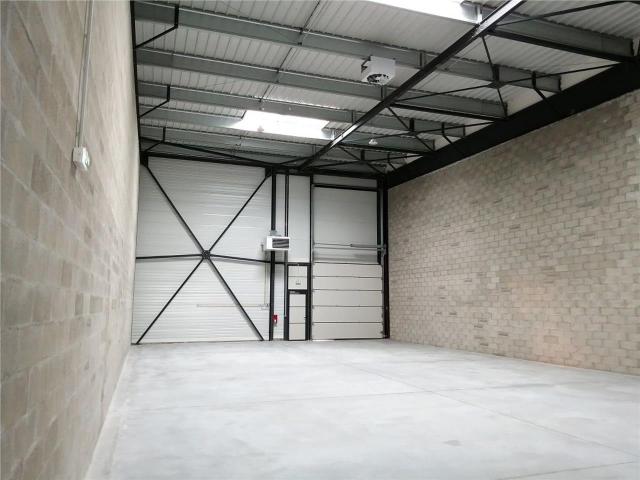 Local Commercial location à Neuville-sur-oise