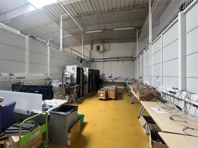 Local Commercial location à Roissy-en-France, Val-d'Oise
