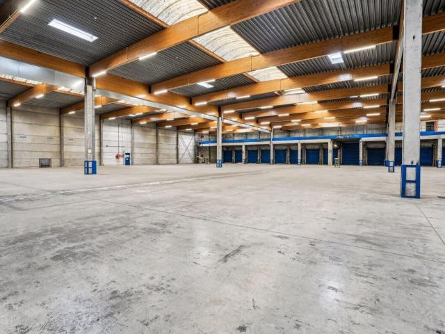 Local Commercial location à Torcy, Saint-thibault-des-vignes