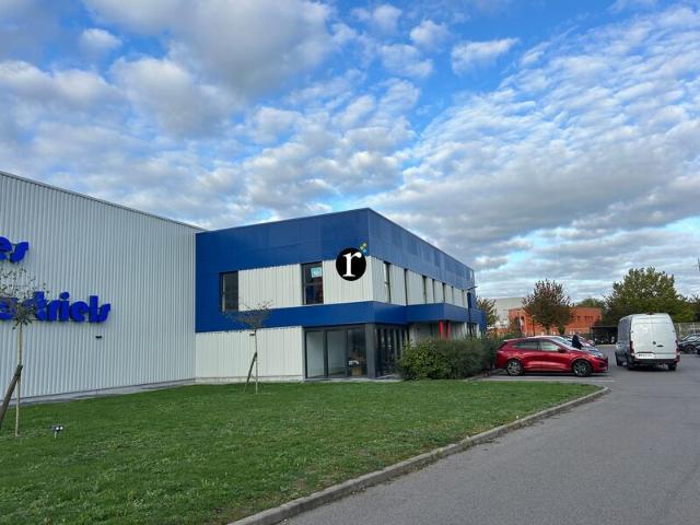 Local Commercial location à Sars-et-Rosières, Nord