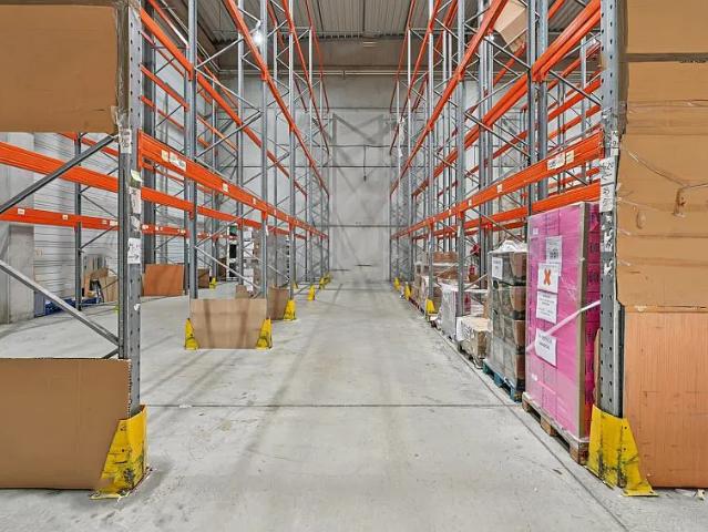 Local Commercial location à Saint-Denis, Stains