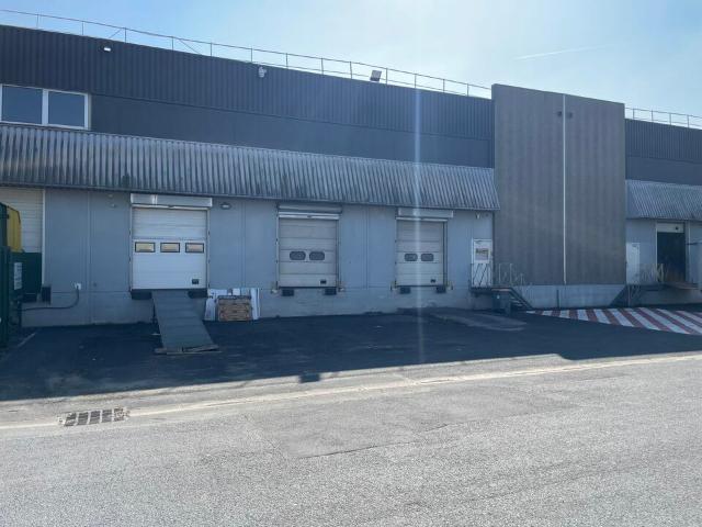 Local Commercial location à Stains, Seine-Saint-Denis