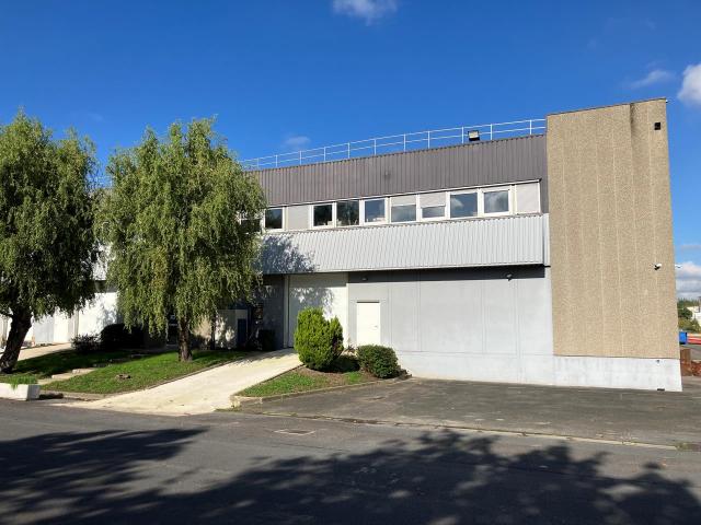Local Commercial location à Stains, Seine-Saint-Denis