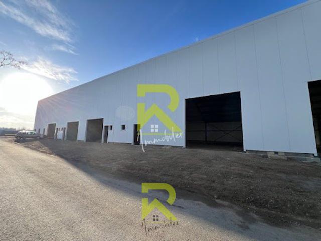 Local Commercial location à Saint-thibéry