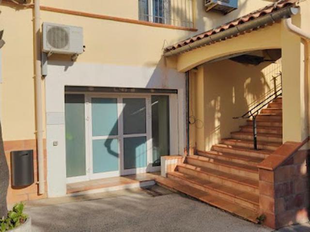 Local Commercial location à Arrondissement de Toulon, Six-fours-les-plages