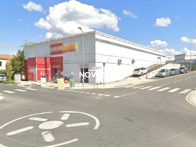Local Commercial location à Angoulême, Aignes-et-puypéroux