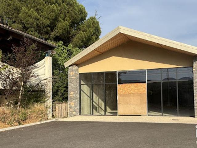 Local Commercial location à Saint-Étienne-de-Fontbellon, Ardèche