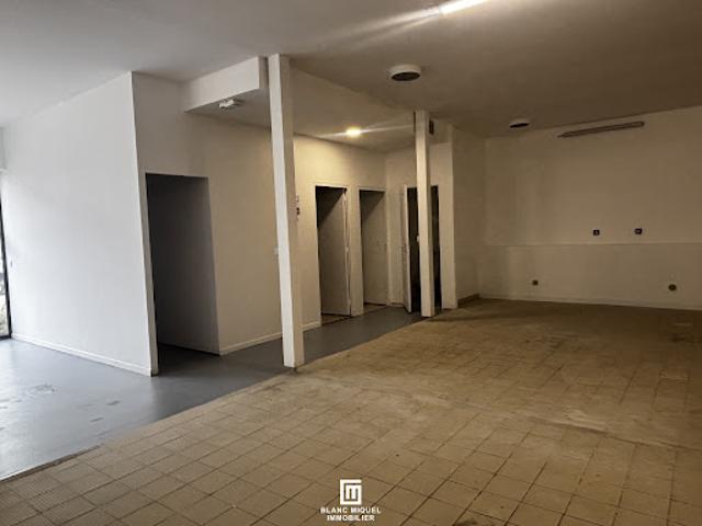 Local Commercial location à Bordeaux, Mérignac