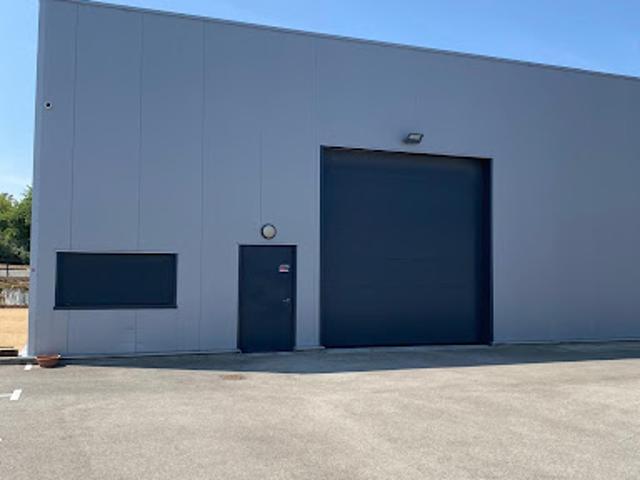 Local Commercial location à Petit Rivolet, Montceaux