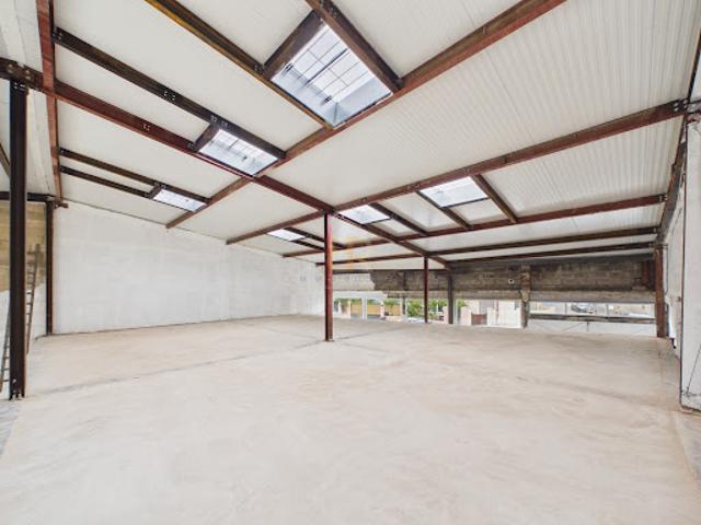 Local Commercial location à Bobigny, Vaux-montreuil