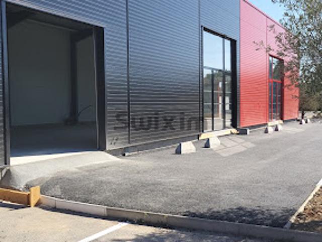 Local Commercial location à Clos des Canterelles, Sernhac