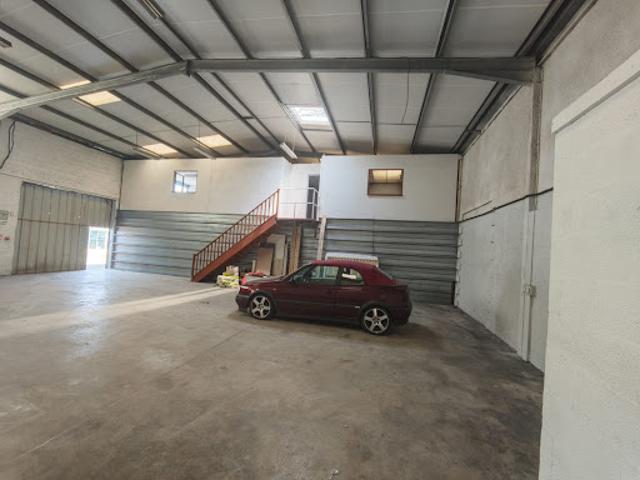 Local Commercial location à Bordeaux, Mérignac