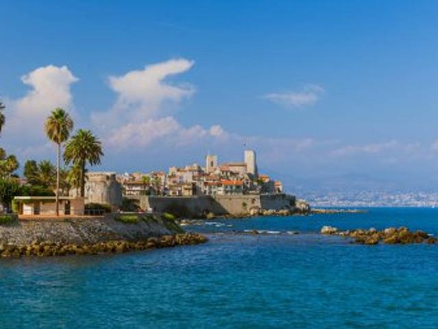 Local Commercial location à Grasse, Antibes