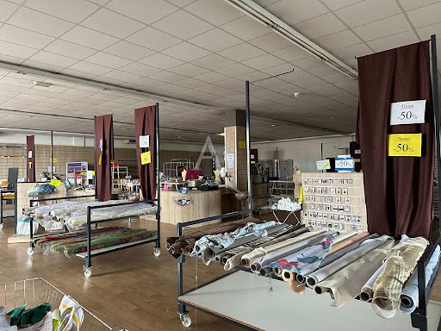 Local Commercial location à Chante-Alouette, Rochefort