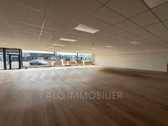 Local Commercial location à Montsort, Alençon