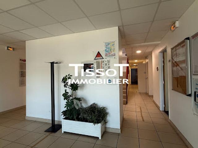 Local Commercial location à Nîmes