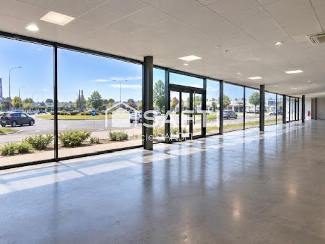 Local Commercial location à Les Vennes, Bourg-en-Bresse