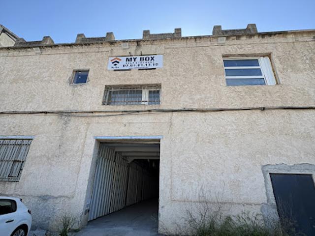 Local Commercial location à Martigues, Bouches-du-Rhône