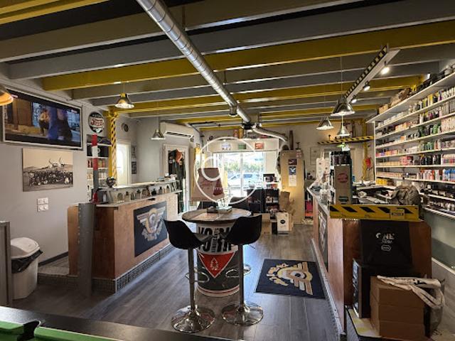 Local Commercial location à Arrondissement de Toulon, Hyères