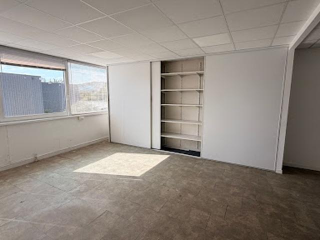Local Commercial location à Reims, Taissy