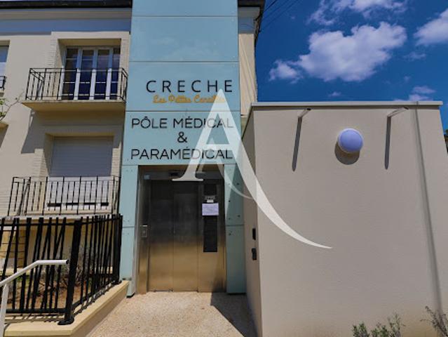 Local Commercial location à Saint-Germain-en-Laye, Croissy-sur-seine