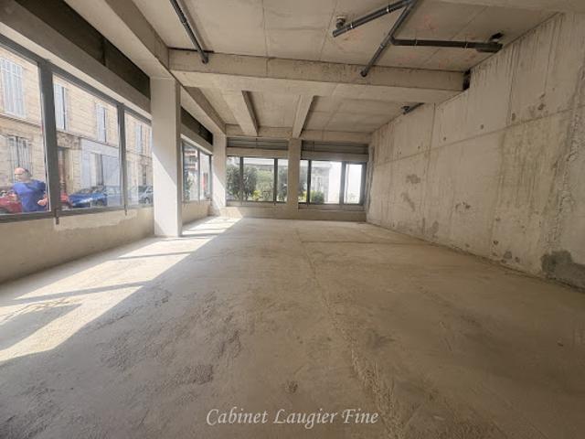 Local Commercial location à Marseille