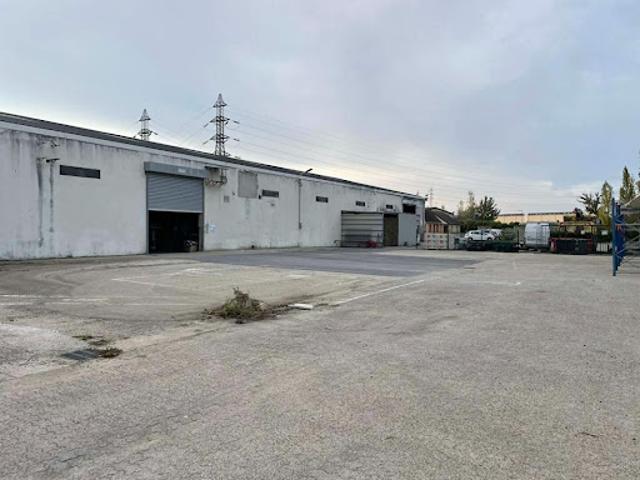 Local Commercial location à Senlis, Pontpoint