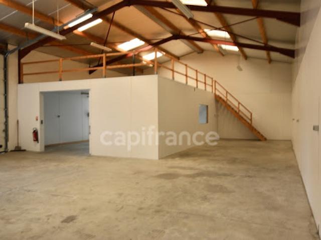 Local Commercial location à Cholet, La Tessoualle