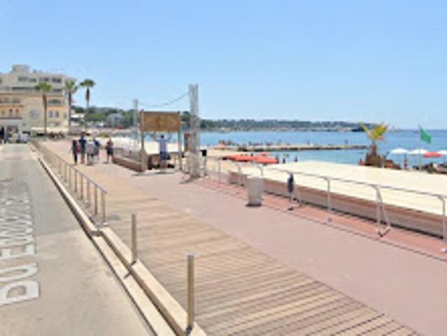 Local Commercial location à Grasse, Antibes