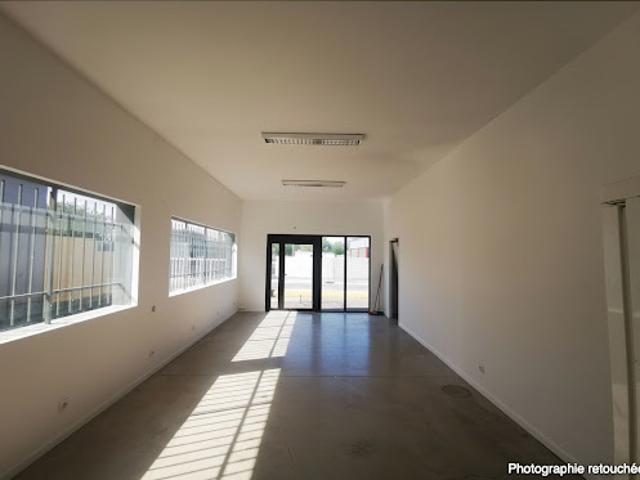 Local Commercial location à Béziers, Saint-thibéry