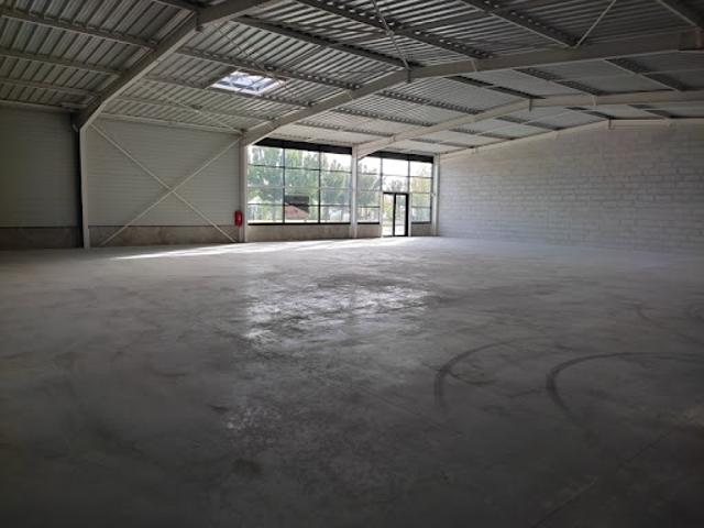 Local Commercial location à Auxerre, Monéteau