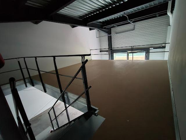 Local Commercial location à Saint-Cyr-sur-Loire, Indre-et-Loire