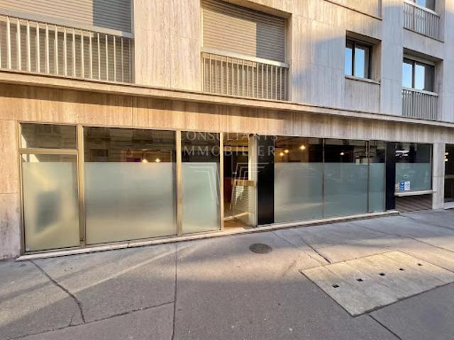 Local Commercial location à Paris, Île-de-France
