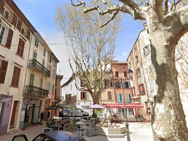 Local Commercial location à Arrondissement de Draguignan, Salernes