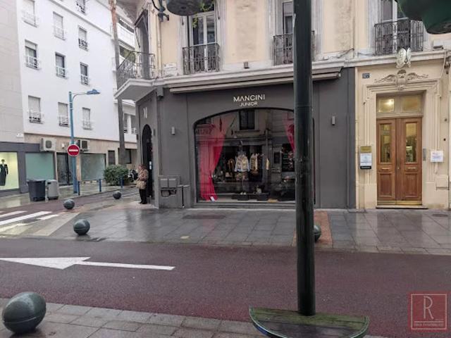 Local Commercial location à Grasse, Cannes