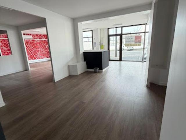 Local Commercial location à Saint-Quentin, Saint-quentin