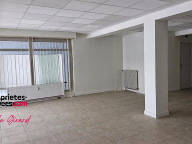 Local Commercial location à Roanne, Le Coteau