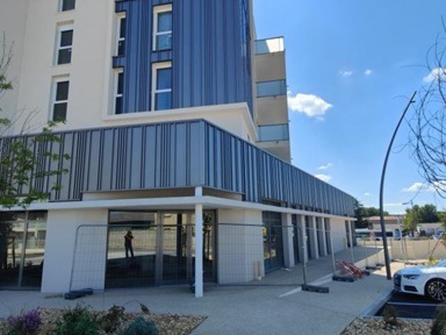 Local Commercial location à Nîmes, Les Angles