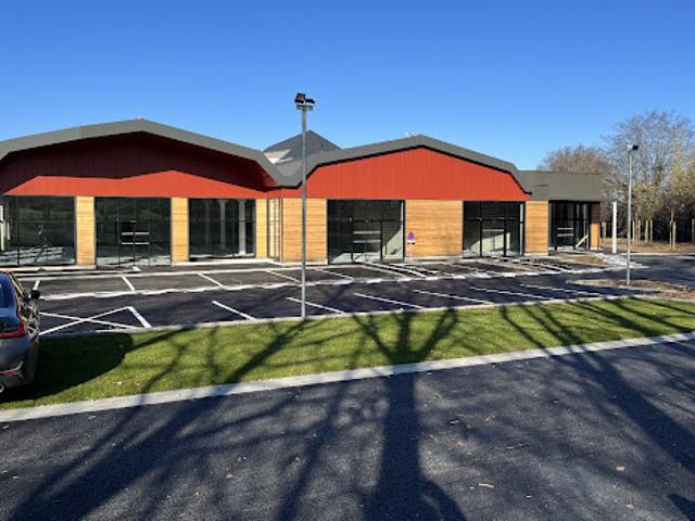 Local Commercial location à Lisieux, La Rivière-saint-sauveur