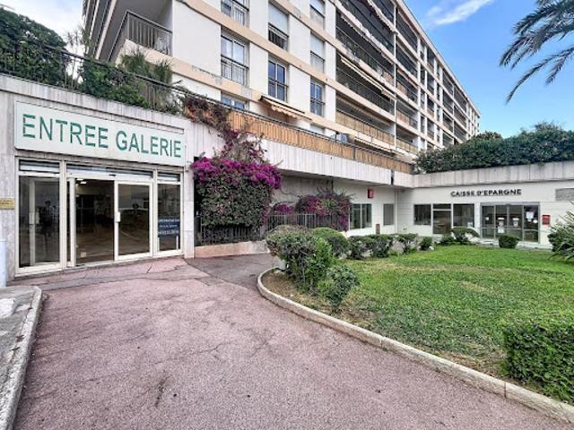 Local Commercial location à Caucade, Nice