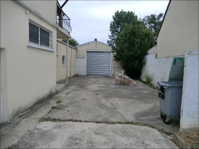 Local Commercial location à Palaiseau, Sainte-geneviève-des-bois