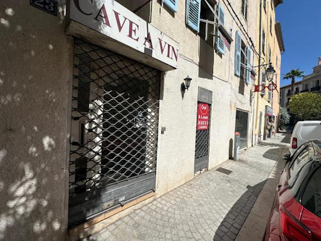 Local Commercial location à Arrondissement de Toulon, Ollioules