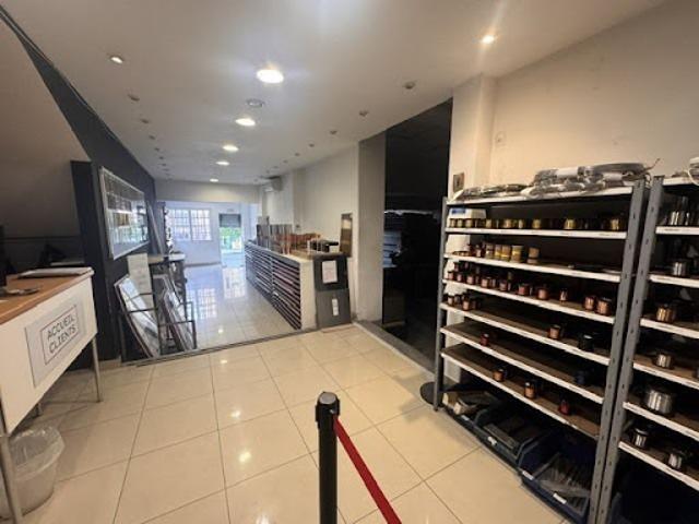 Local Commercial location à Paris, Île-de-France