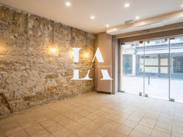 Local Commercial location à Paris, Île-de-France