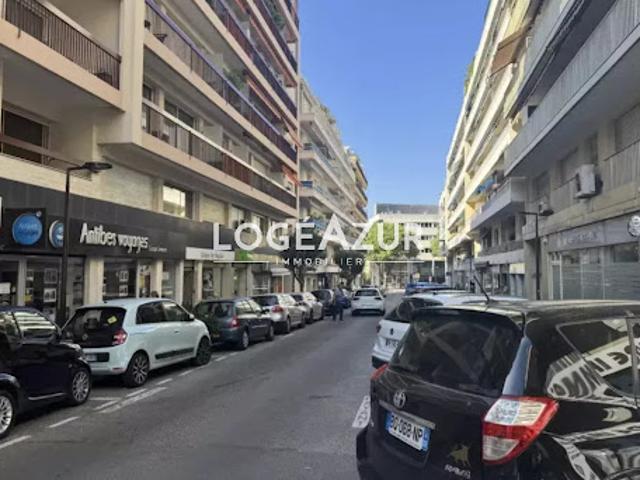 Local Commercial location à Le Ponteil, Antibes